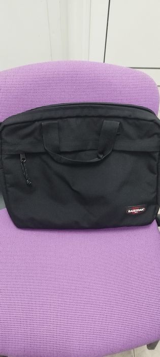 Чанта за лаптоп EASTPAK