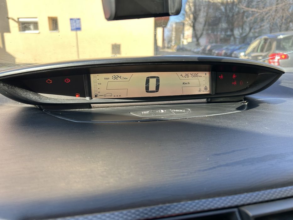 Vand citroien c4 cupe sau variante .masina este întro stare foarte bun