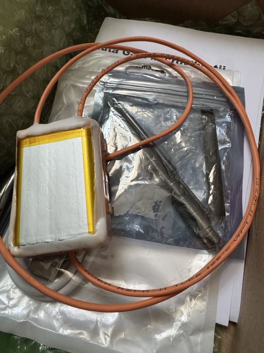 Cască cu magneți,acumulator mărit