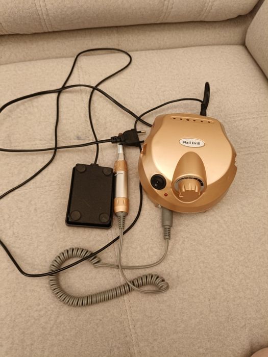 Электрическая машинка для маникюра и педикюра