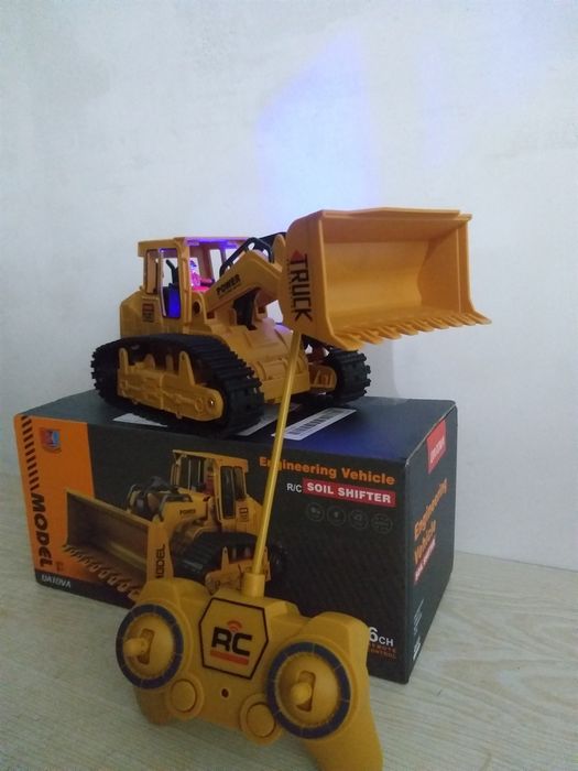 Бульдозер на пульте управления