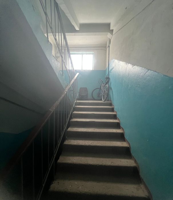 Продам 2 ком кв 46 м2 в районе 8 школы