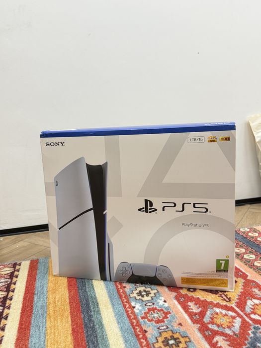 PlayStation 5 Slim 1 ТБ + 2 джойстика + Minecraft (диск)