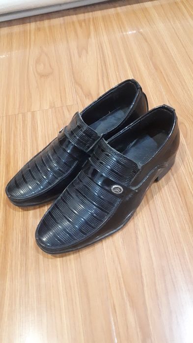 Продам туфли для мальчика