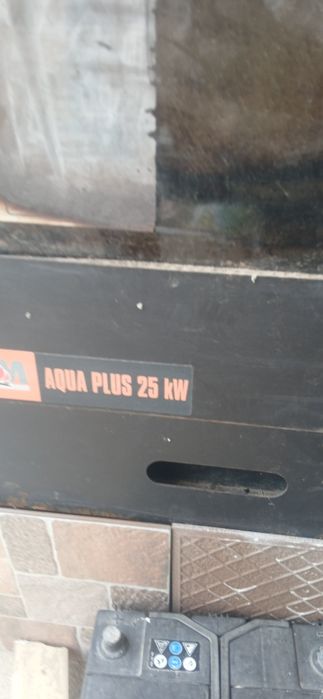 Vând centrala pe lemne,este achiziționată  de 2ani are pompa  și vas expansiune