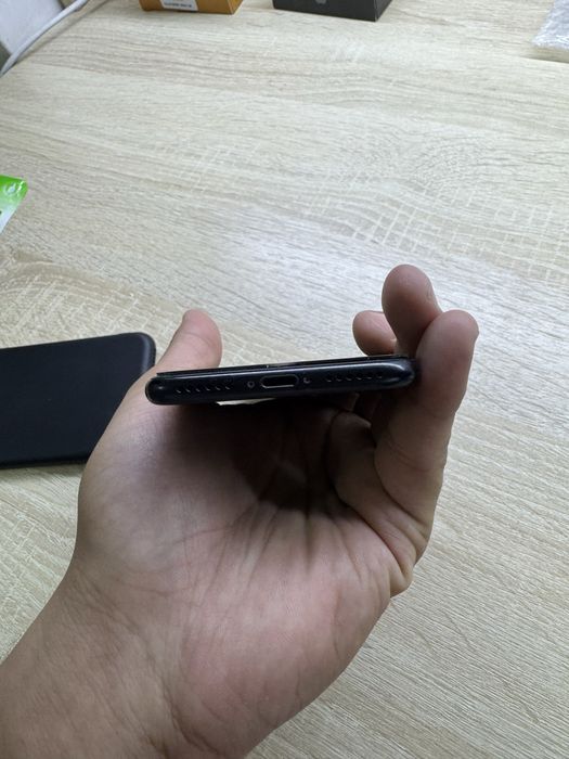 Продаю iphone SE 2 256gb