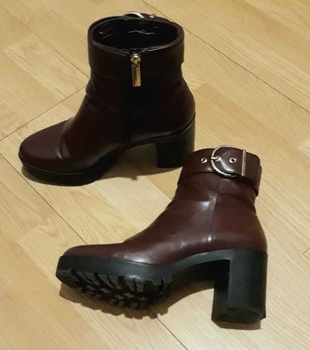 Ghete cu toc din imiatatie de piele, aproape noi