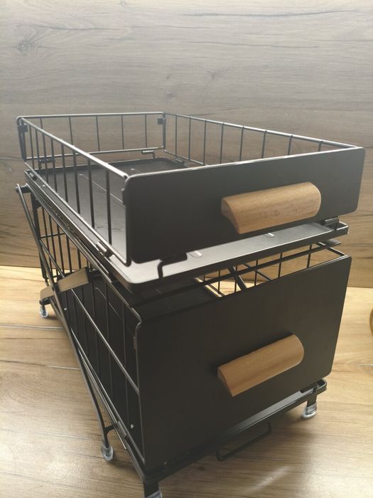 Выдвижная полка с ящиками