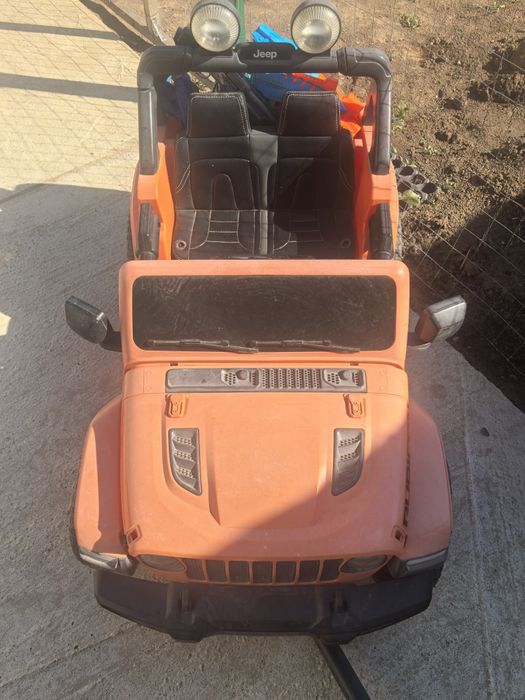 Mașinuța electrica cu telecomanda