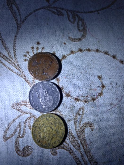 Продавам стари монети