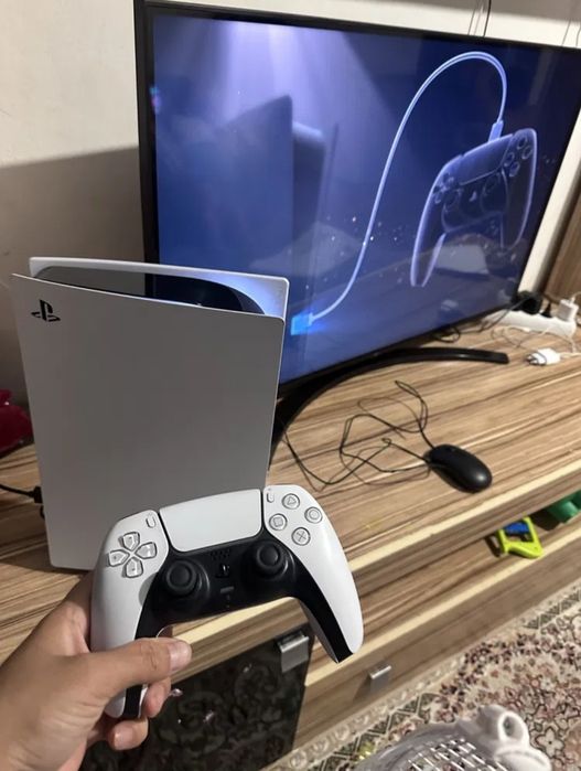 PlayStation 5 Slim 825