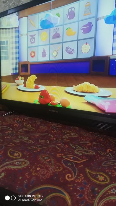 Самсунг 32 не смарт аригинал карея состояни как новый