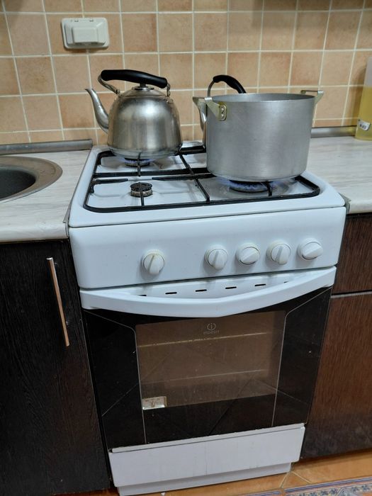 Плита газовая б/у работает