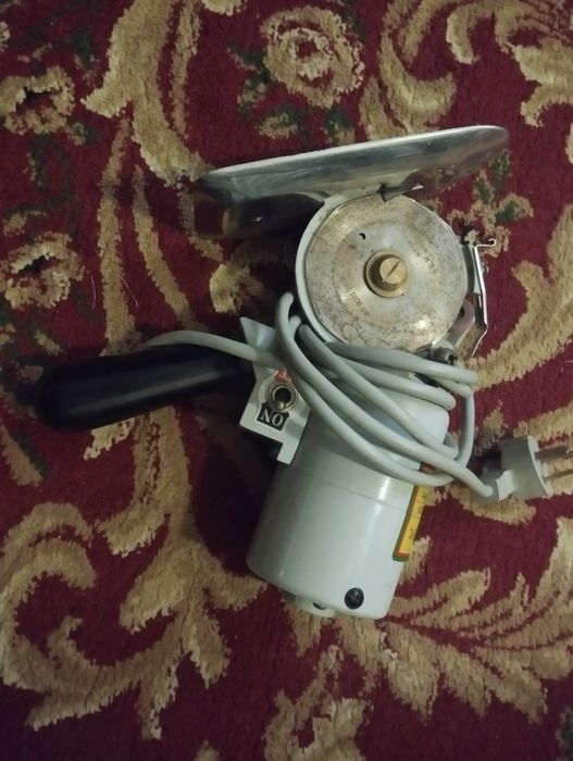 Kiyim bichuvchi apparat