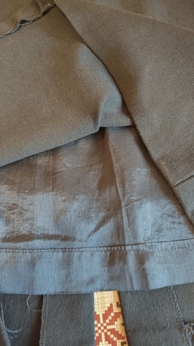 Fustă dreaptă deasupra genunchiului