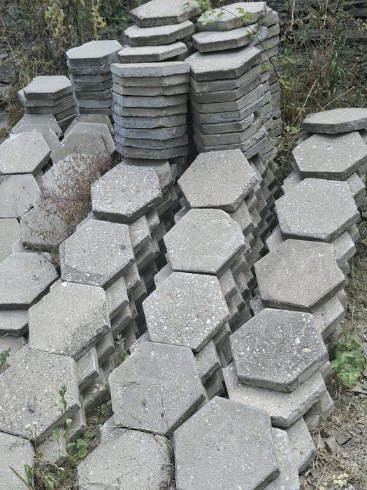 Продава тротоарни плочки