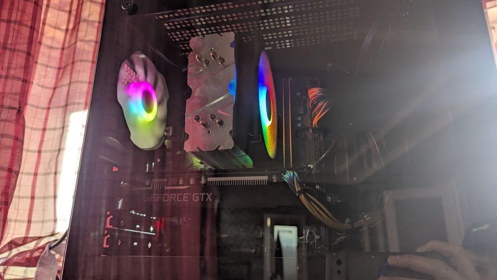 I5 10400 ддр 4
16 gb lexsar 3200
256 gb SSD
1000 gb hd
Rtx 3050 8 gb
6