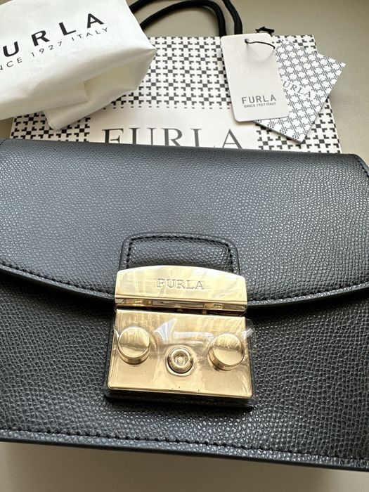 Дамска чанта Furla metropolis 21см в черен цвят