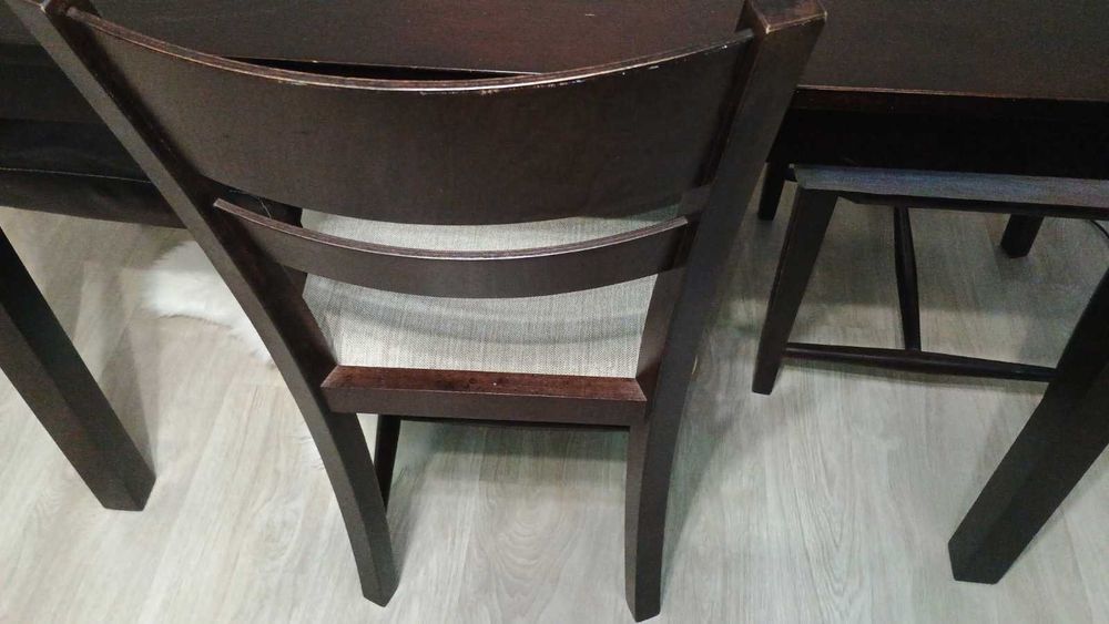 Трапезна маса с четири стола