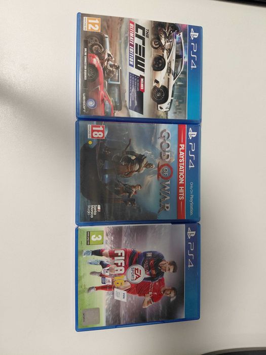 Продавам PlayStation 4 Pro (Пълен Комплект) – Обслужен, в Оригинална Кутия + 2 Джойстика и 9 Игри!