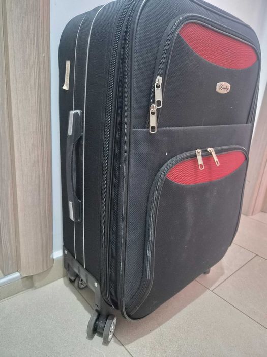 Голям куфар за пътуване
