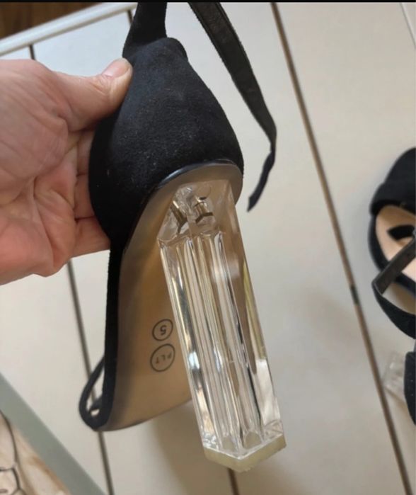 Sandale cu toc transparent