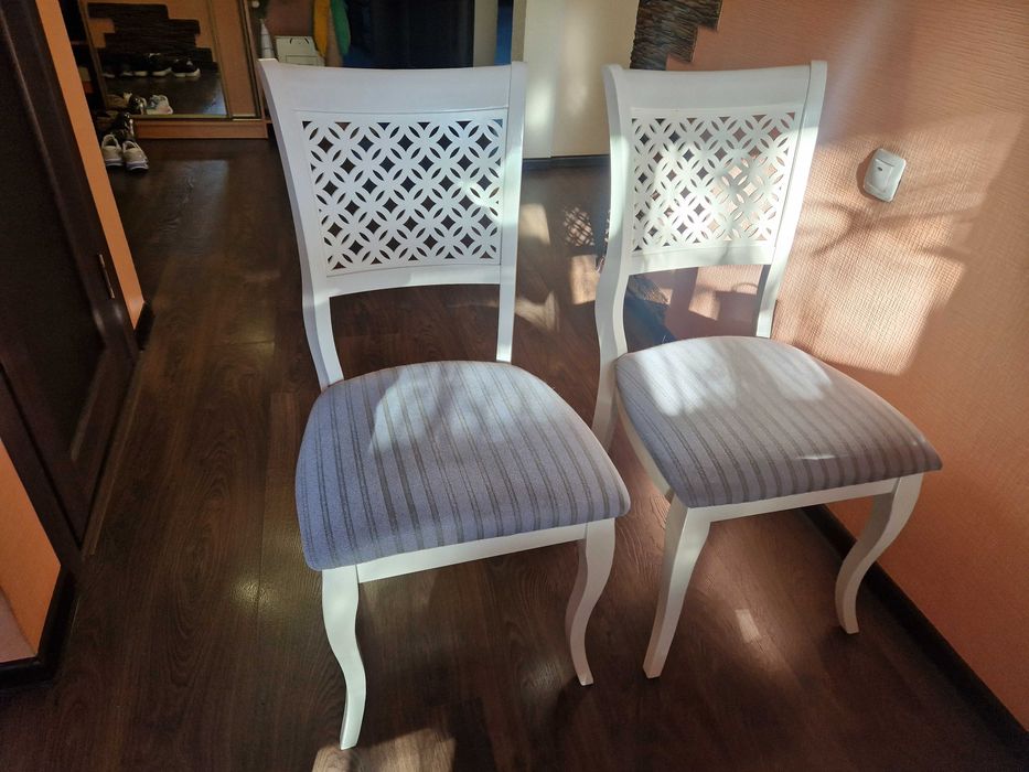 Стол со стульями