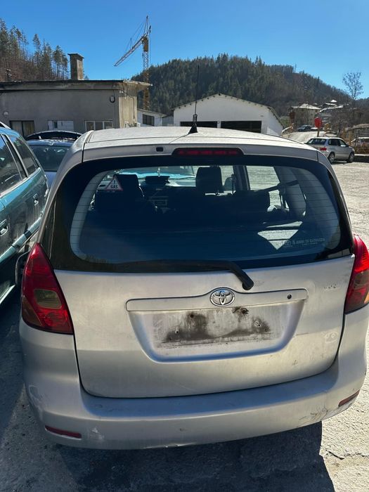 Тойота Корола версо 1.8 на части