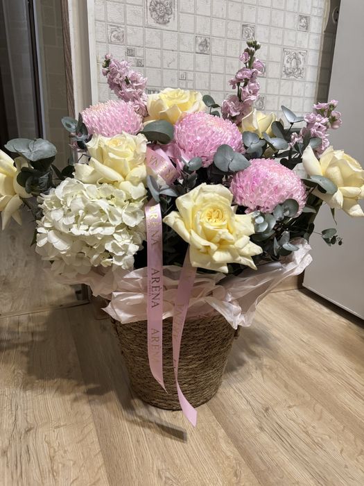 Цветы на корзине