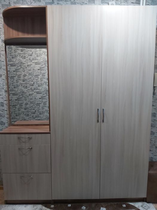 Продам прихожую.