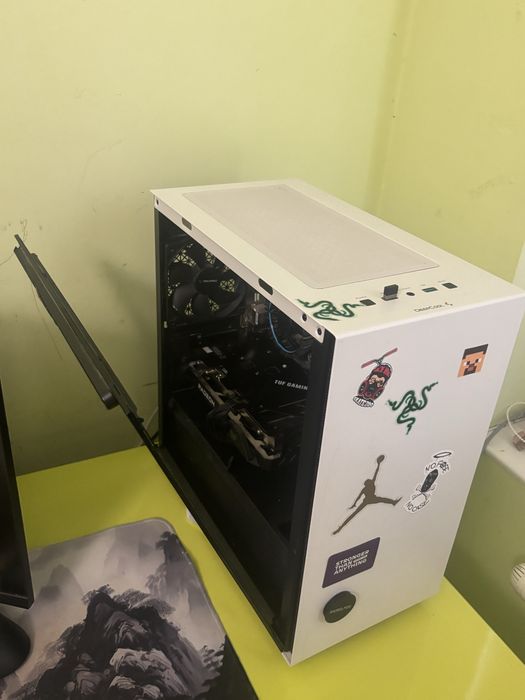 Продавам компютър