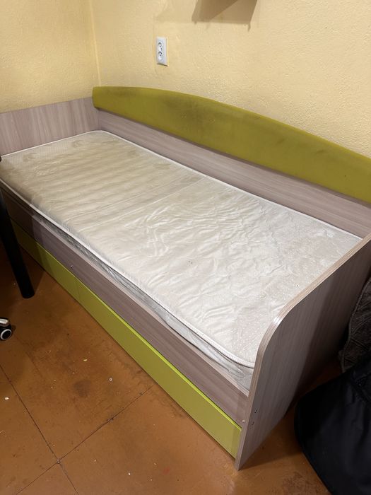 Продам кровать с матрасом