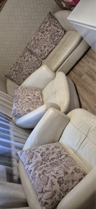 Продам кожаный уголок и кожаное кресло