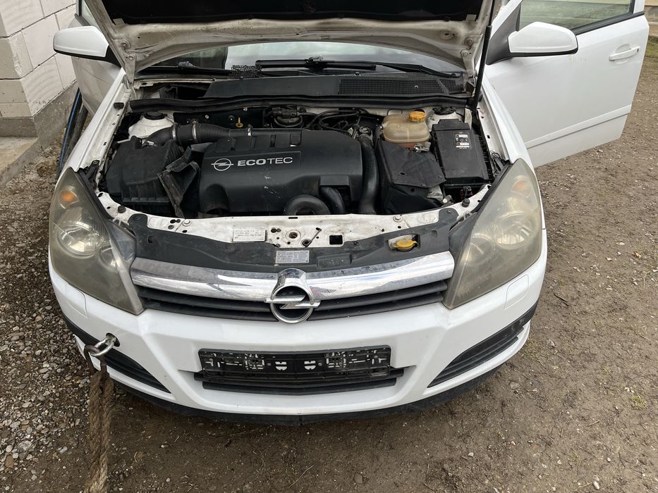 Vand intreg sau dezmebrez opel astra h