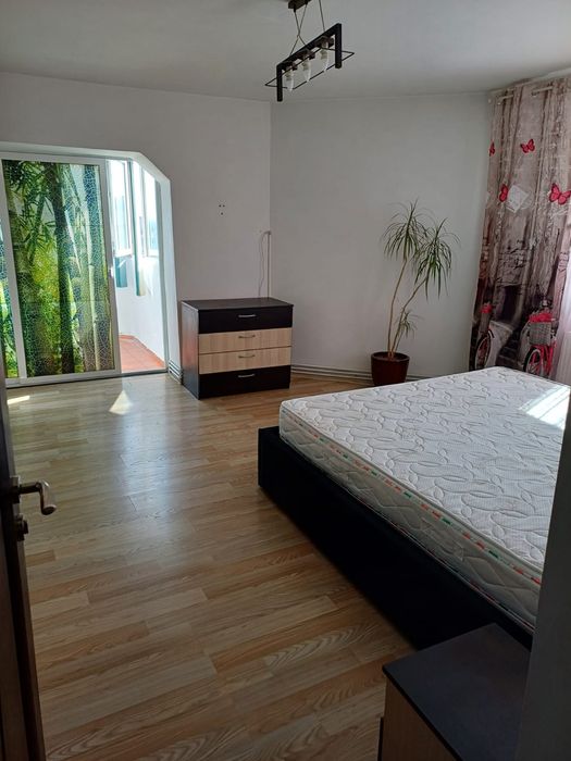 Inchiriez apartament 3 camere