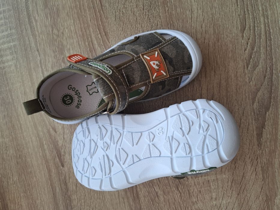 Детски сандали..