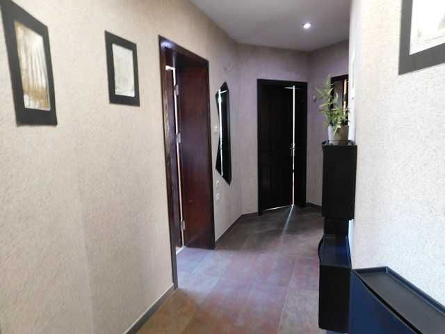 Дава се под наем Четиристаен апартамент в Търговище, Център - 115 кв.м за 459 € - Снимка #2