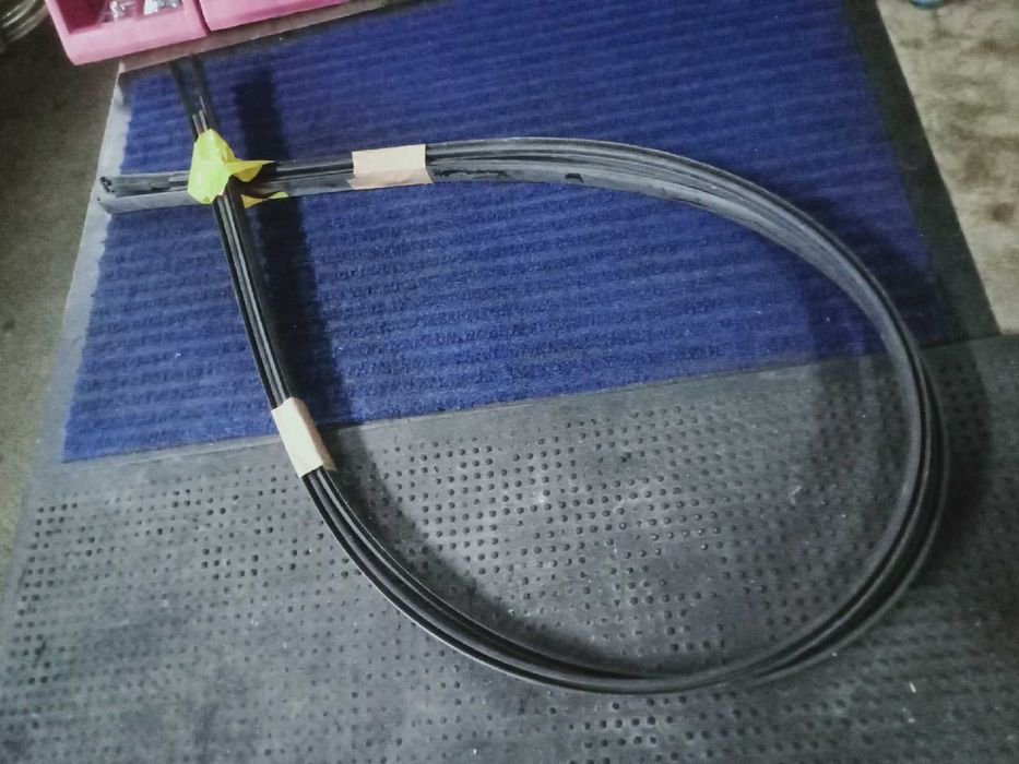 Продам оригинальный молдинг крыши от Toyota Camry 40 45