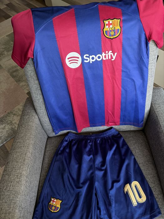Set tricou + pantaloni scurti FCB Messi- 10 - 11 ani