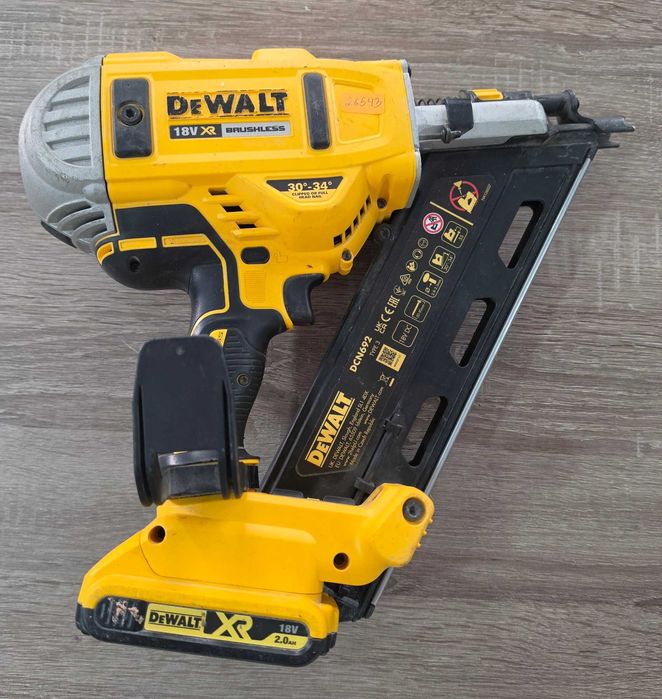 Акумулаторен такер за пирони DeWALT DCN692