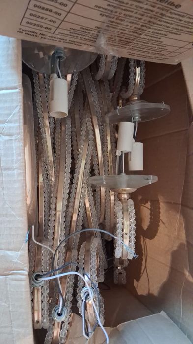 Продам люстру 12 рожковая