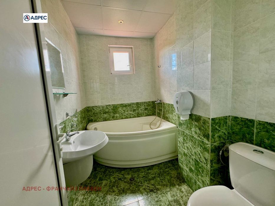 Продава се Хотел в с. Типченица, Област Враца - 1300 кв.м за 847 €/кв.м - Снимка #11