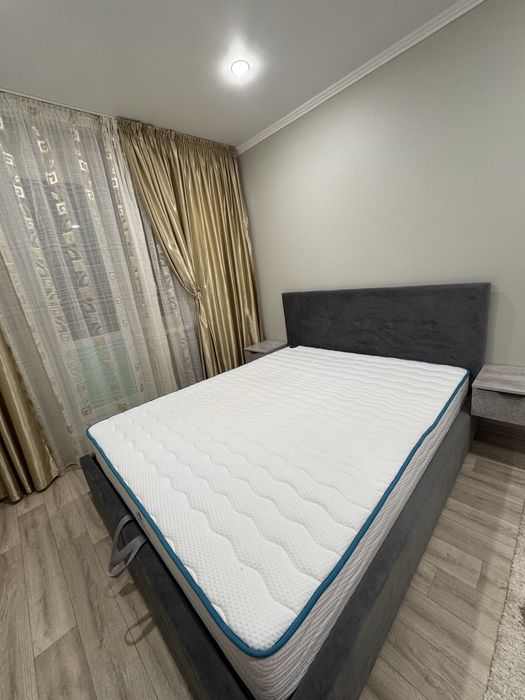 Продам кровать с матрасом