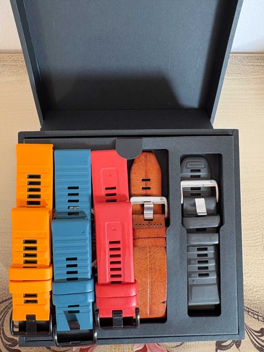 Garmin Fenix 8 AMOLED Sapphire 51mm + 3 curele silicon Garmin