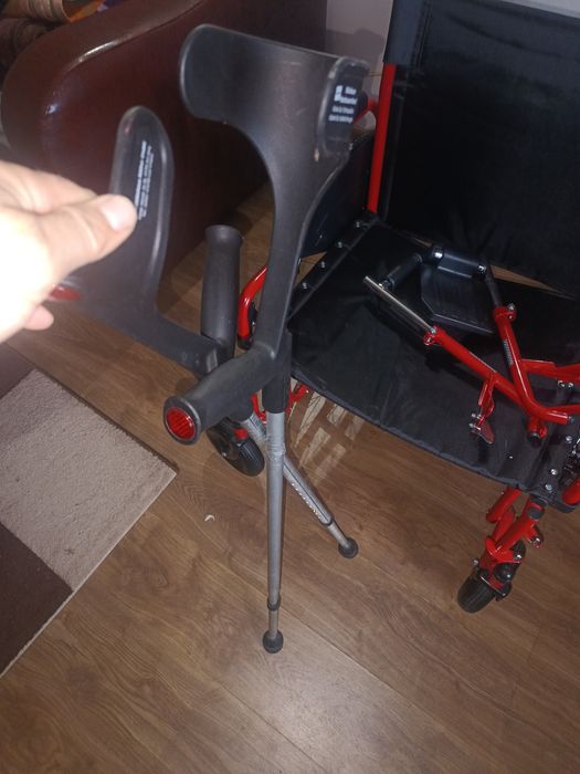 Scaun pentru persoane cu dizabilități și alte accesorii