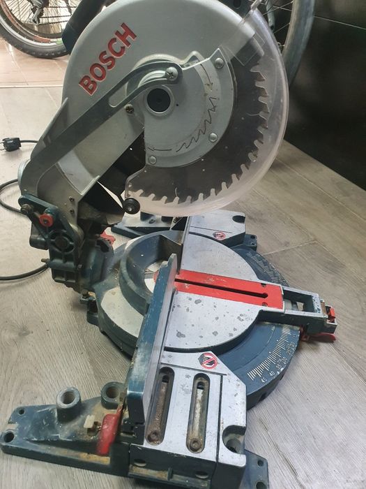 Настолен циркуляр BOSCH GCM 10