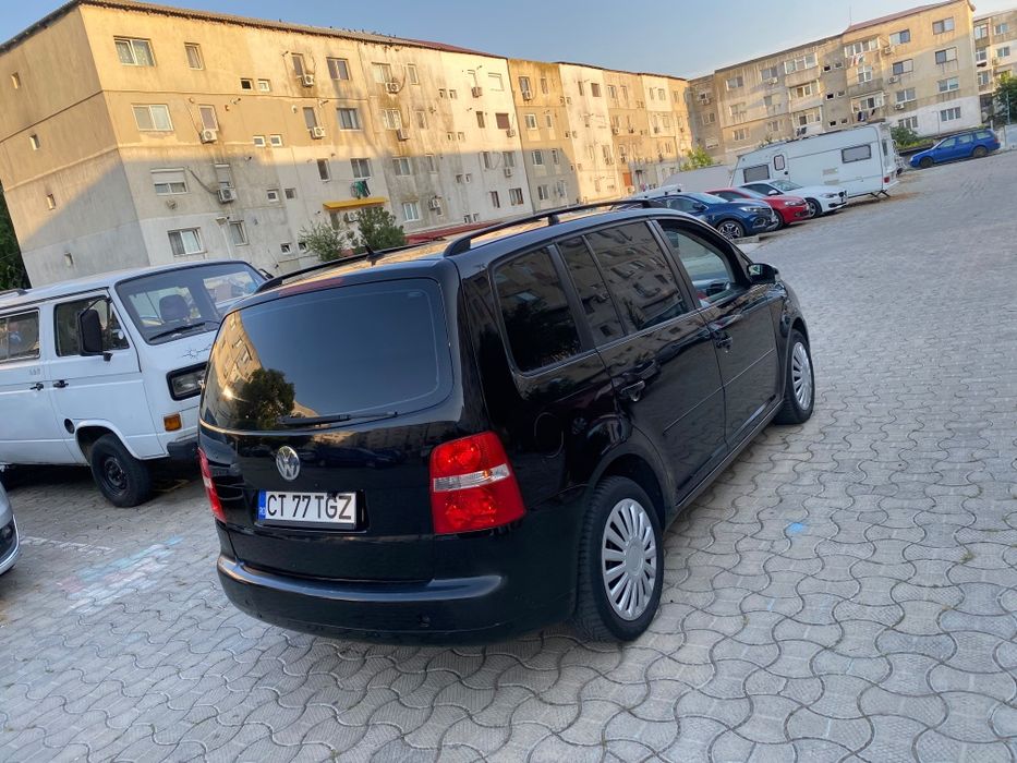 Vând vw Touran 1.6 benzina stare foarte bună