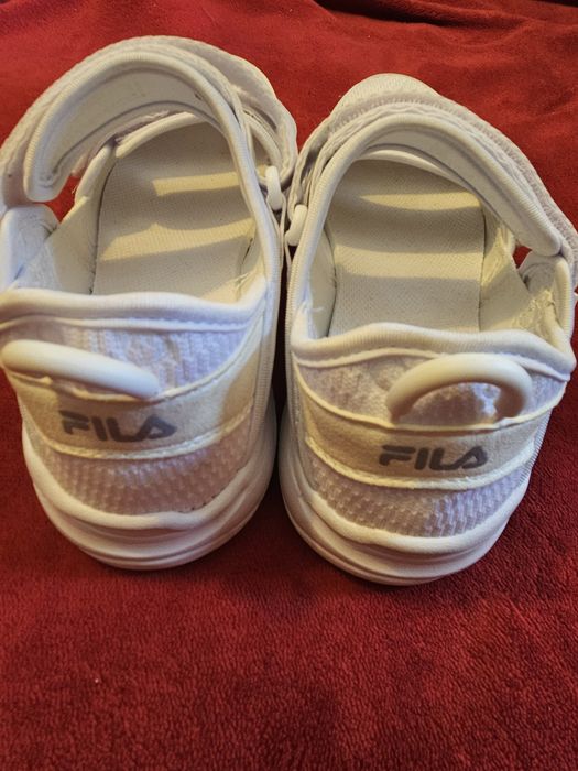Vand adidas deschis in fata Fila
