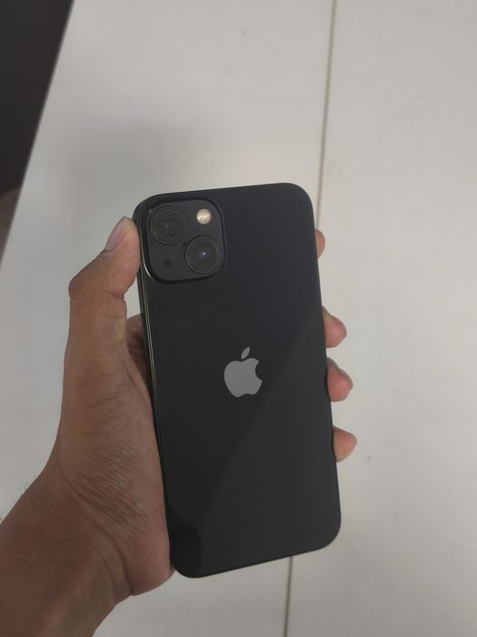 Смартфон iPhone 13