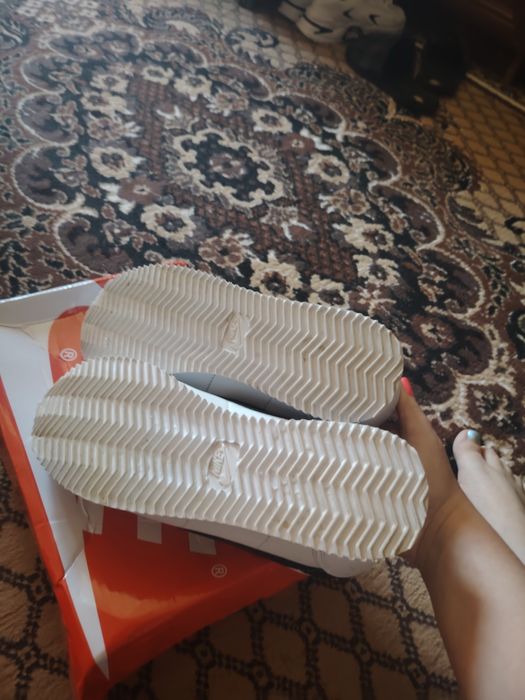 Кроссовки новые.